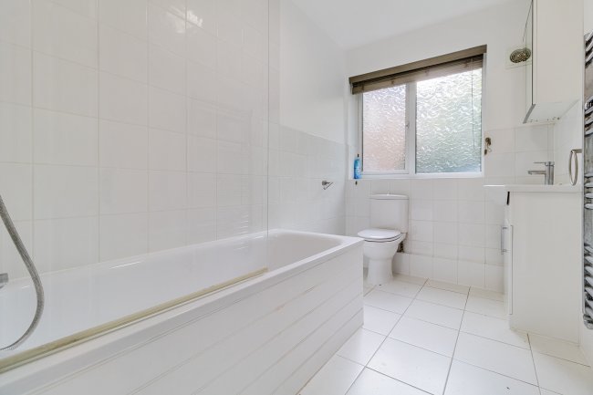 15 St Ann's Court, Sunningfields Road, Hendon, London NW4 4QY 3