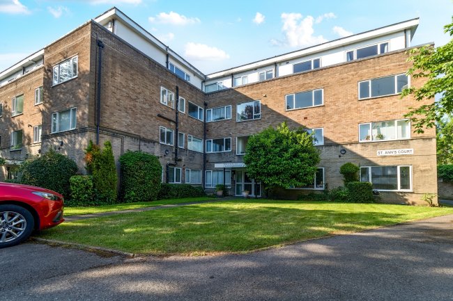 15 St Ann's Court, Sunningfields Road, Hendon, London NW4 4QY 3