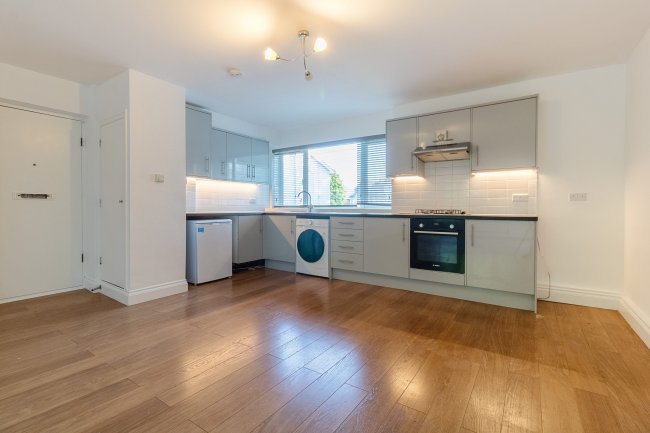 15 St Ann's Court, Sunningfields Road, Hendon, London NW4 4QY 3