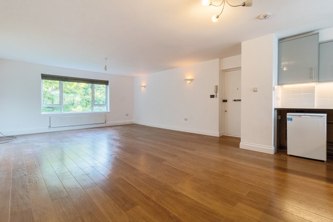 15 St Ann's Court, Sunningfields Road, Hendon, London NW4 4QY 3