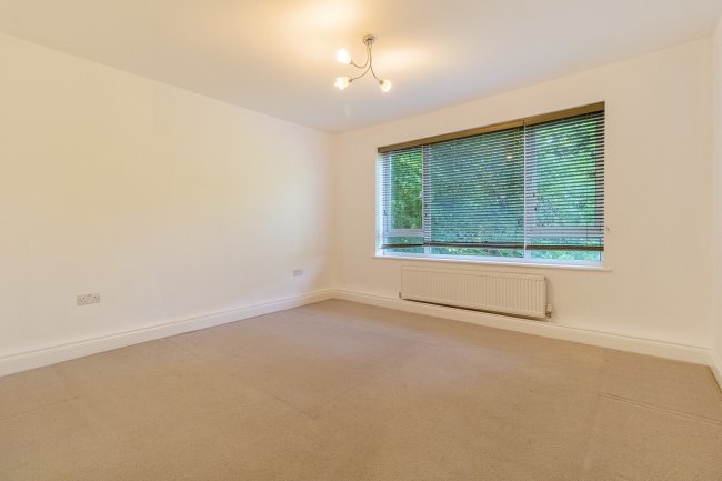 15 St Ann's Court, Sunningfields Road, Hendon, London NW4 4QY 3