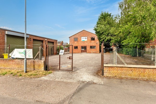 Land on the south-west side of 99 Watling Street West, Towcester NN12 6AG. 5