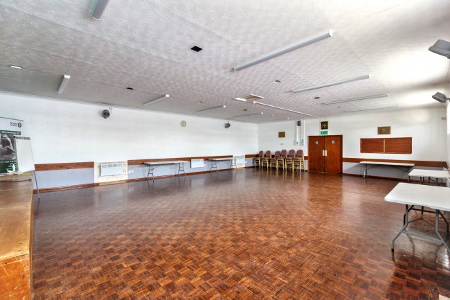 Land on the south-west side of 99 Watling Street West, Towcester NN12 6AG. 5