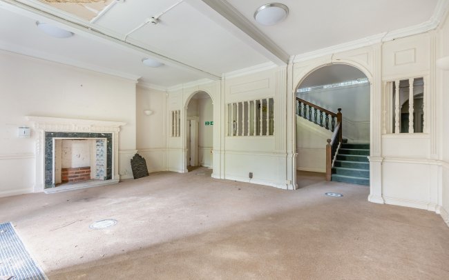 Kings Worthy House & Kings Worthy Court, London Road, Kings Worthy, Winchester, Hampshire, SO23 7QA 6