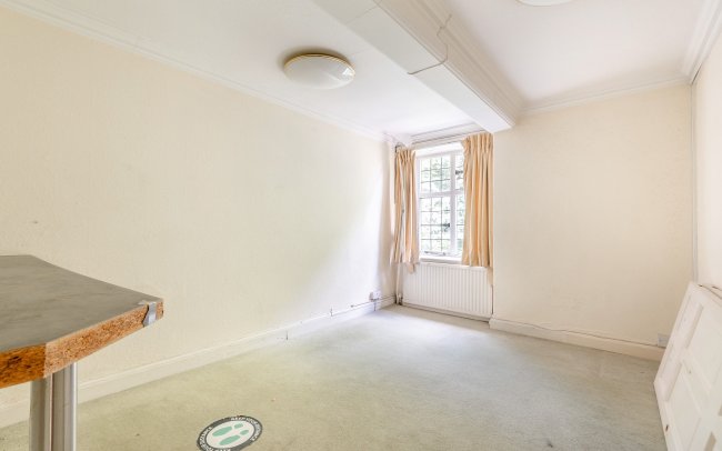 Kings Worthy House & Kings Worthy Court, London Road, Kings Worthy, Winchester, Hampshire, SO23 7QA 6