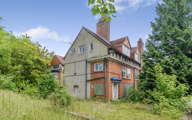 Kings Worthy House & Kings Worthy Court, London Road, Kings Worthy, Winchester, Hampshire, SO23 7QA 6