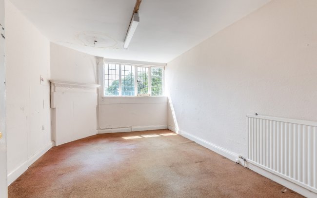 Kings Worthy House & Kings Worthy Court, London Road, Kings Worthy, Winchester, Hampshire, SO23 7QA 6