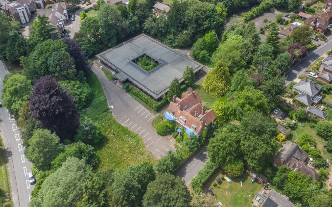 Kings Worthy House & Kings Worthy Court, London Road, Kings Worthy, Winchester, Hampshire, SO23 7QA 6