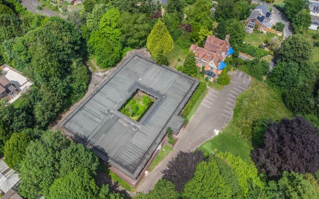 Kings Worthy House & Kings Worthy Court, London Road, Kings Worthy, Winchester, Hampshire, SO23 7QA 6