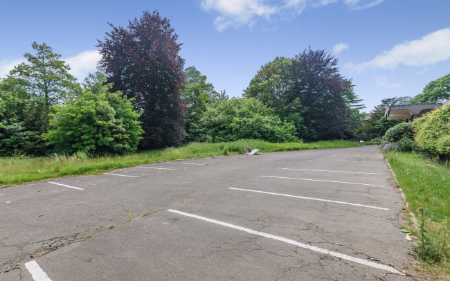 Kings Worthy House & Kings Worthy Court, London Road, Kings Worthy, Winchester, Hampshire, SO23 7QA 6