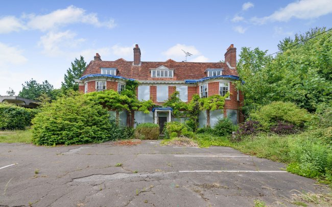 Kings Worthy House & Kings Worthy Court, London Road, Kings Worthy, Winchester, Hampshire, SO23 7QA 6