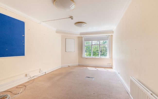 Kings Worthy House & Kings Worthy Court, London Road, Kings Worthy, Winchester, Hampshire, SO23 7QA 6