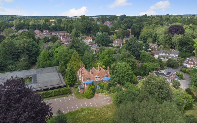 Kings Worthy House & Kings Worthy Court, London Road, Kings Worthy, Winchester, Hampshire, SO23 7QA 6