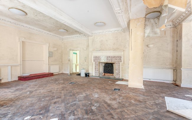 Kings Worthy House & Kings Worthy Court, London Road, Kings Worthy, Winchester, Hampshire, SO23 7QA 6