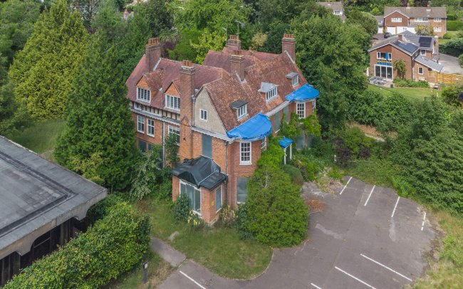 Kings Worthy House & Kings Worthy Court, London Road, Kings Worthy, Winchester, Hampshire, SO23 7QA 6