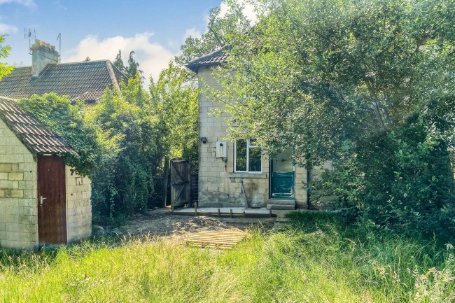 3 Seagry Hill, Sutton Benger, Wiltshire, SN15 4SA 8