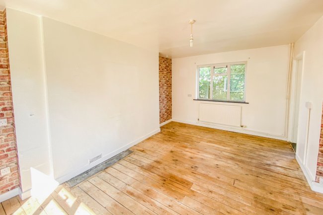 3 Seagry Hill, Sutton Benger, Wiltshire, SN15 4SA 8