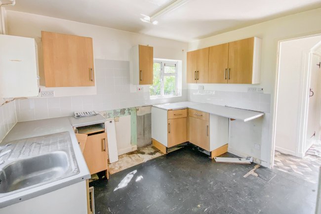 3 Seagry Hill, Sutton Benger, Wiltshire, SN15 4SA 8