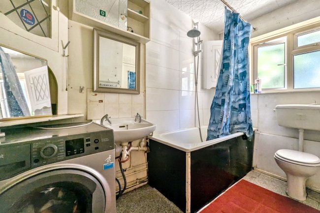 4 Brutus Court, Cottington Close, Kennington, London, SE11 4SD 2