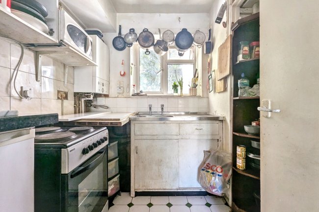 4 Brutus Court, Cottington Close, Kennington, London, SE11 4SD 2