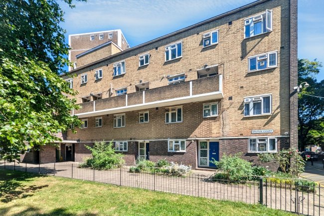 4 Brutus Court, Cottington Close, Kennington, London, SE11 4SD 2
