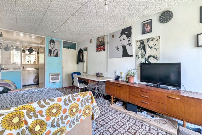 4 Brutus Court, Cottington Close, Kennington, London, SE11 4SD 2