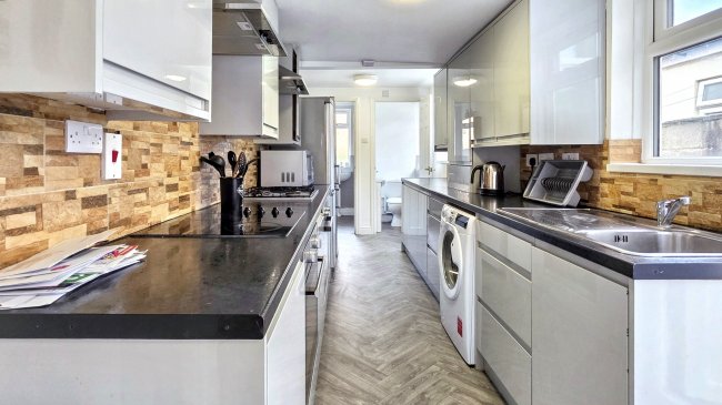 9 Victoria Street, Reading, Berkshire, RG1 4NQ 4