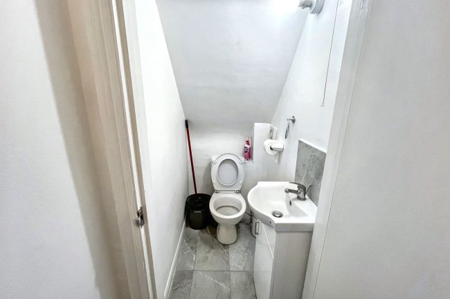 Flat 4A, 23 Burnt Ash Lane, Bromley, Kent, BR1 4DJ 1