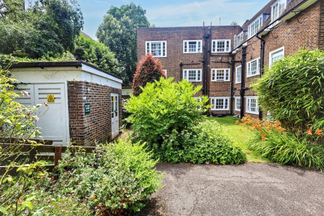 The Lodge, Corringham Court, Corringham Road, London NW11 7BU 3