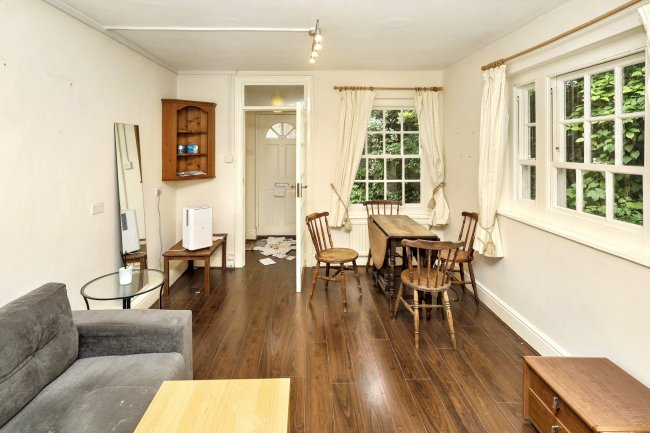 The Lodge, Corringham Court, Corringham Road, London NW11 7BU 3