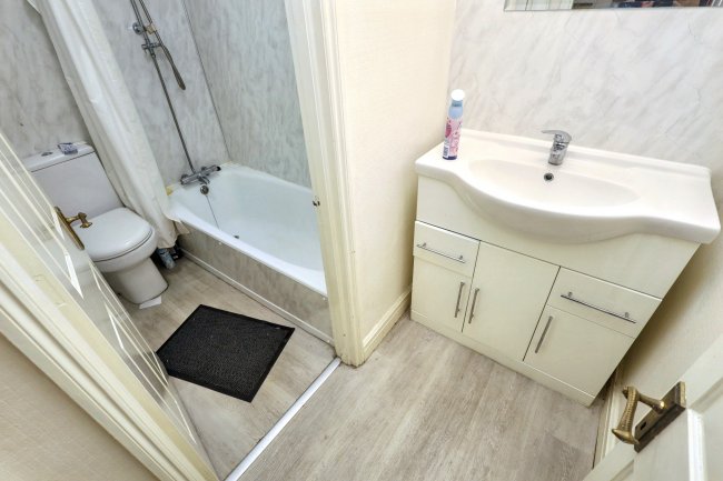 The Lodge, Corringham Court, Corringham Road, London NW11 7BU 3