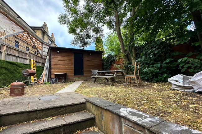 20 Church Terrace, London NW4 4JU 9