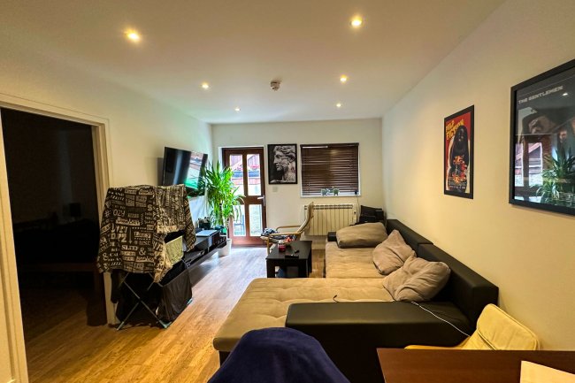 20 Church Terrace, London NW4 4JU 9