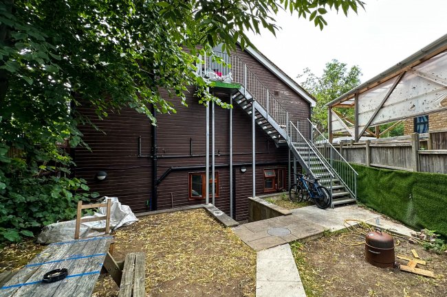20 Church Terrace, London NW4 4JU 9