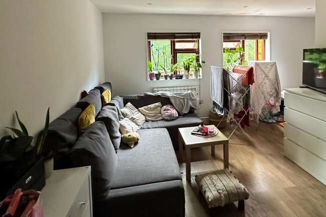 20 Church Terrace, London NW4 4JU 9