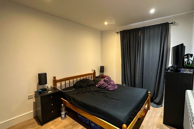 20 Church Terrace, London NW4 4JU 9