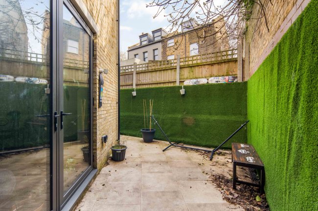 208 Cassland Road, London E9 5AJ 2