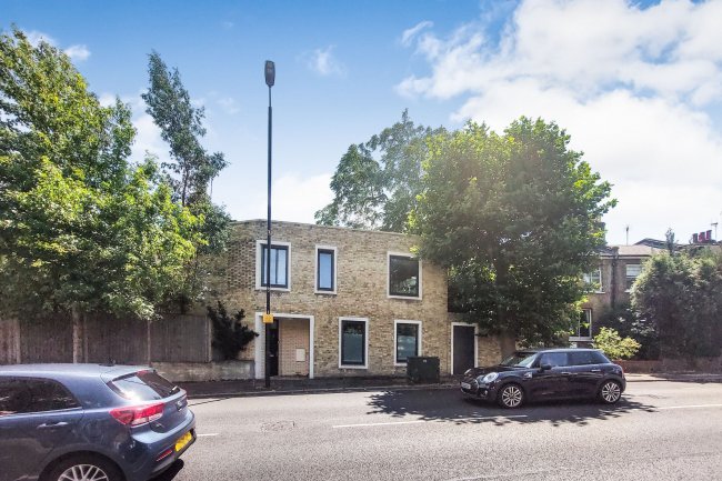 208 Cassland Road, London E9 5AJ 2