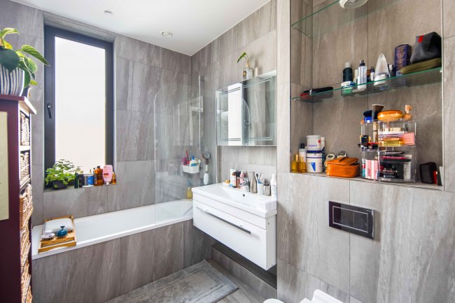 208 Cassland Road, London E9 5AJ 2