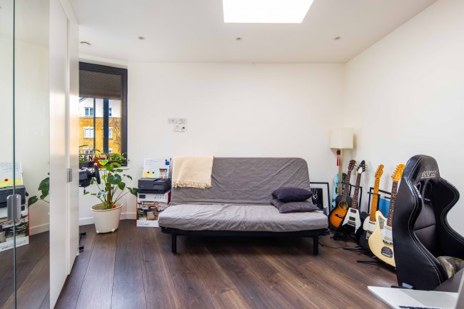 208 Cassland Road, London E9 5AJ 2