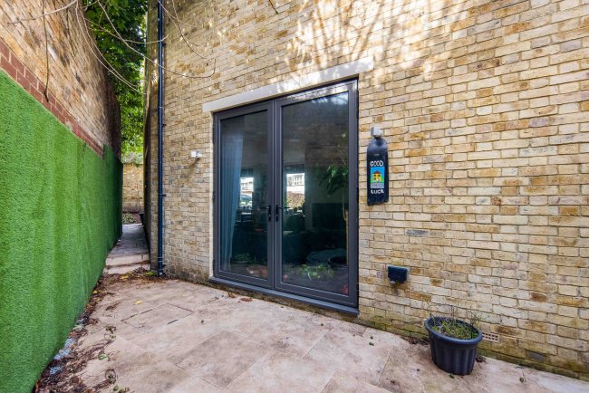 208 Cassland Road, London E9 5AJ 2