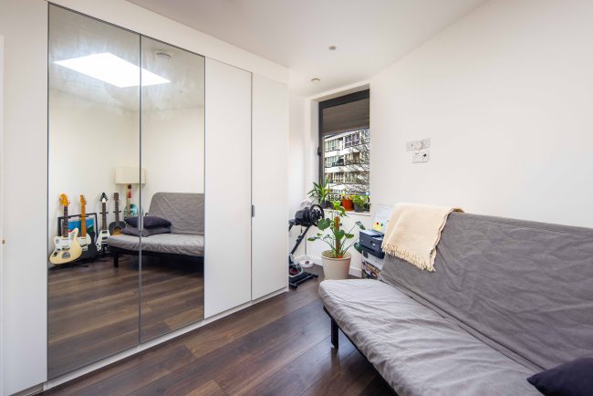 208 Cassland Road, London E9 5AJ 2