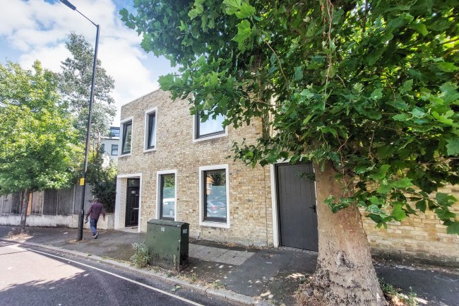 208 Cassland Road, London E9 5AJ 2