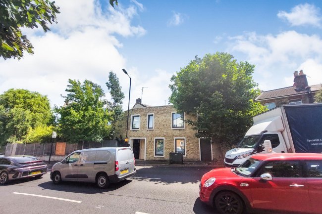 208 Cassland Road, London E9 5AJ 2