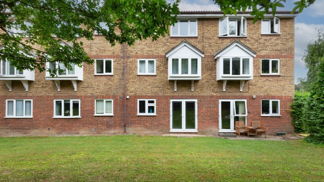 14 Sterry House, Stirling Close, Rainham, Essex, RM13 9NQ 9