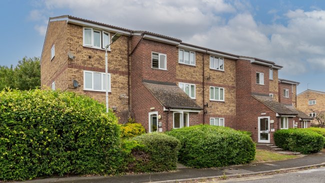 14 Sterry House, Stirling Close, Rainham, Essex, RM13 9NQ 9