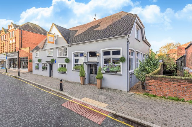 The Old Drum, 16 Chapel St, Petersfield GU32 3DP 2