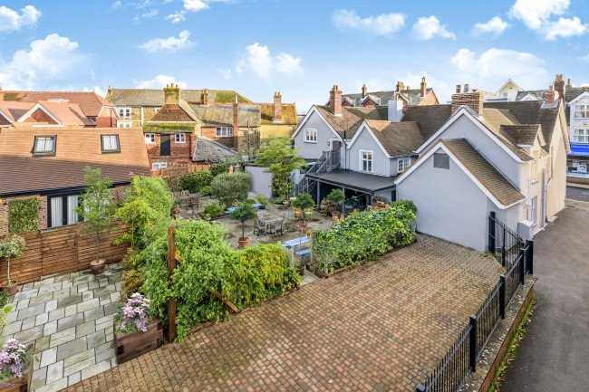 The Old Drum, 16 Chapel St, Petersfield GU32 3DP 2