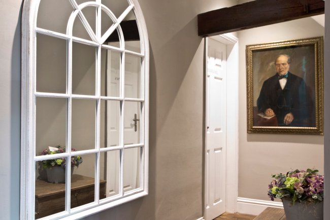 The Old Drum, 16 Chapel St, Petersfield GU32 3DP 2