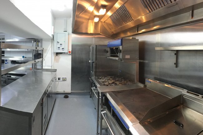 The Old Drum, 16 Chapel St, Petersfield GU32 3DP 2